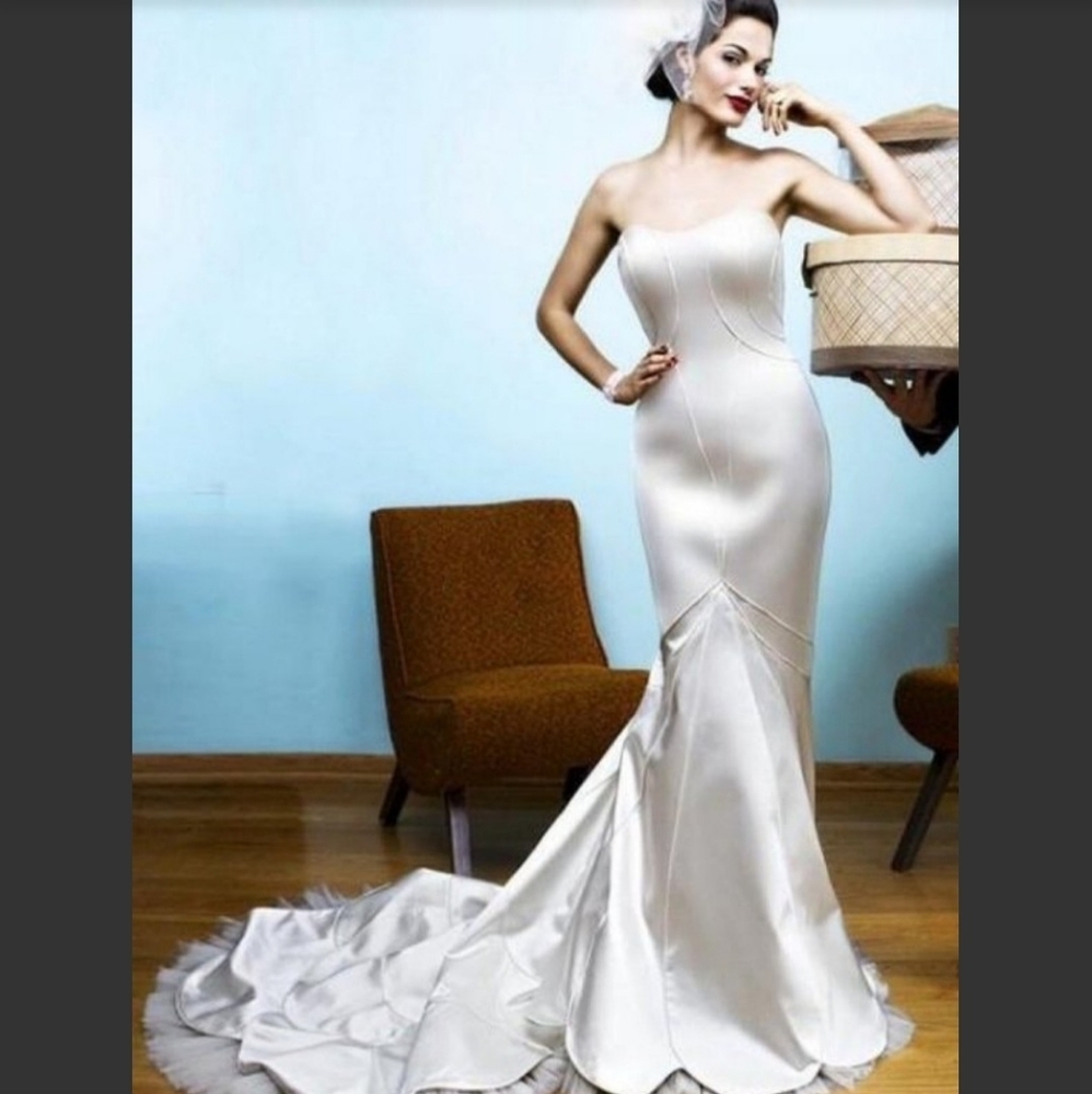 Mathew Christopher wedding dress like new.